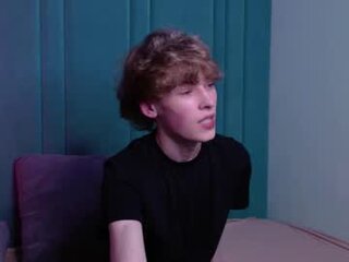 curlytwinkboy
